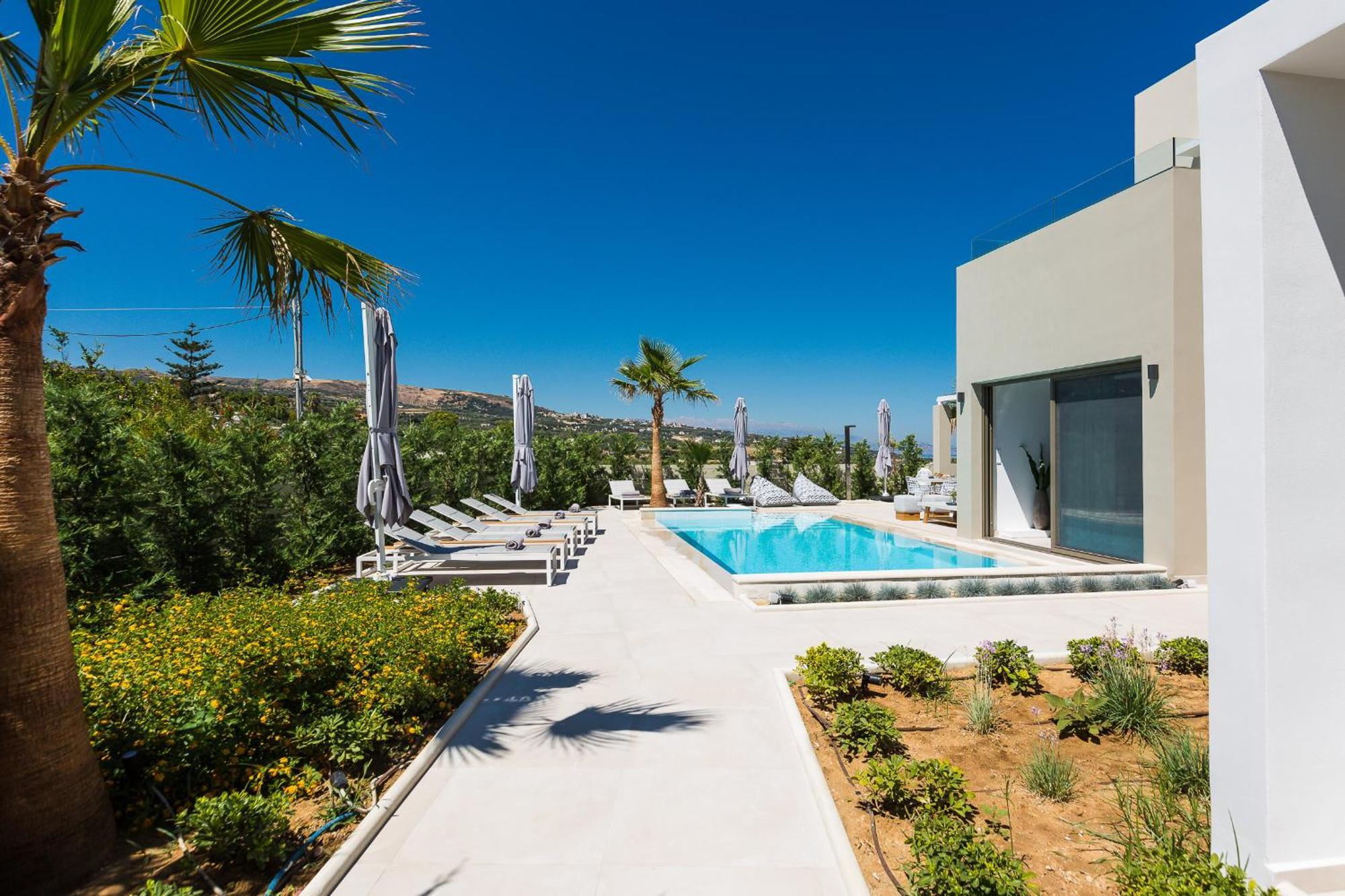 Vasilios Villa, With Pool, Gym & Close To Beach, By Thinkvilla Loutra Exterior foto